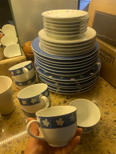 Vende-se aparelho de jantar completo