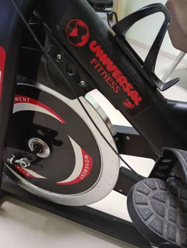 Bicicleta Spinning com roda de inércia de 13kg