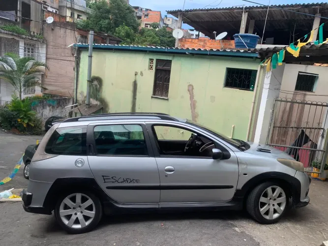 Peugeot 207 SW Escapade 1.6 16V Flex 5P 2010