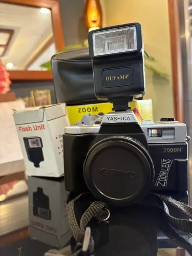 Câmera Analógica Vintage Yashica 2000N + Flash OUYAMA Original com Caixas - Colecionador