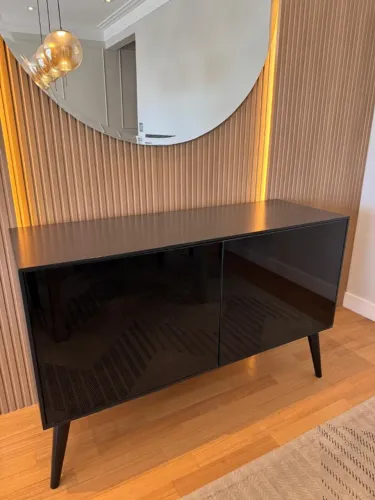 Buffet de laca preto marca Sierra