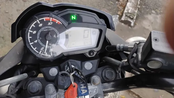 Fazer 150 2018 a toda prova tem passagem por leilão mais a moto tá tudo certinho só transf