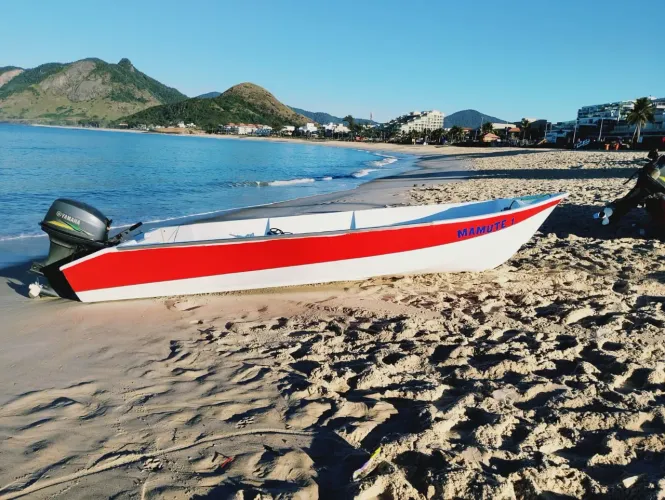 Barco 5,2m recém pintado