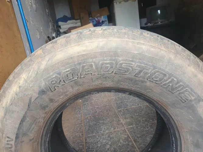 Pneus roadstone 265/70/15