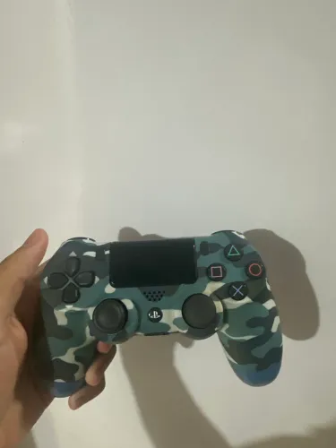 CONTROLE DE PS4 À VENDA em ótimo estado, funcionando perfeitamente.