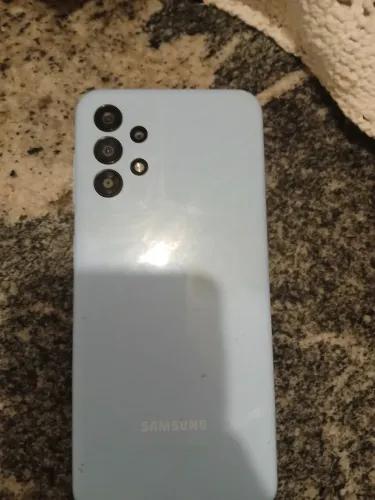 A13 4g com tela trincada e solta