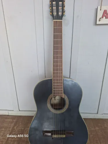 Violão semi novo em perfeitas condições