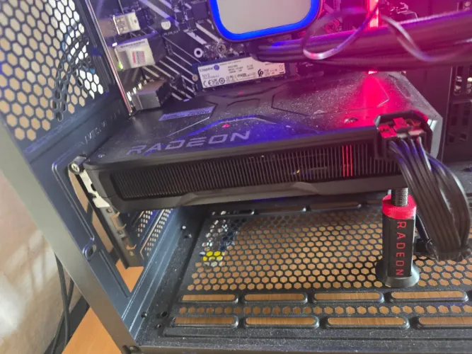 Placa de Vídeo XFX AMD RADEON RX 7600 Gaming Graphics Card, 8GB, GDDR6 - RX-76PMBABFY