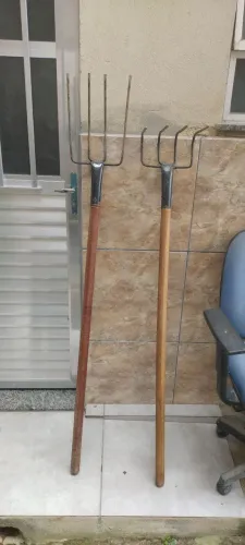Garfos para ajuntar capim