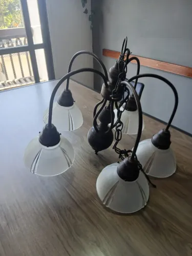 Lustre Antigo Vintage com 5 Luzes e Tulipas de Vidro