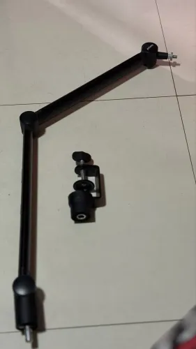 Braço Articulado PCYES para Microfone e Webcam - Perfeito Estado