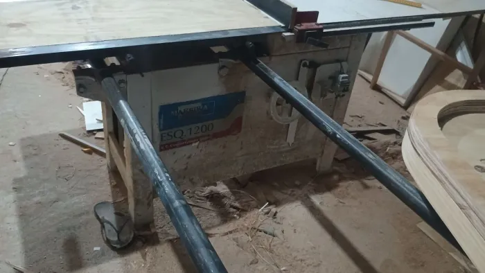 Máquina para marcenaria