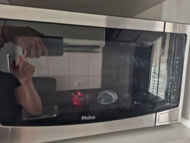 Microondas Philco 1400W com defeito