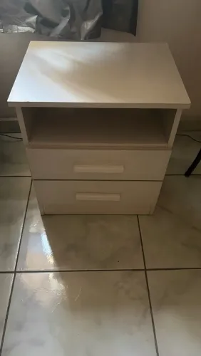 Criado mudo em ótimo estado 
