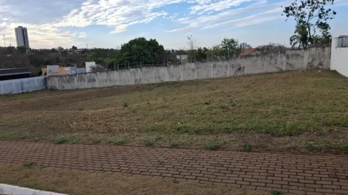Terreno à venda no condomínio Residencial Villa Dumont em Bauru -SP.
