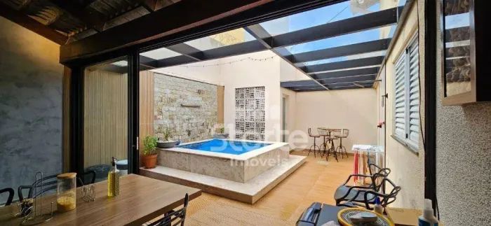 Casa com 3 dormitórios à venda, 150m² por R$ 875.000 - Jardim Inconfidência - Uberlândia/M
