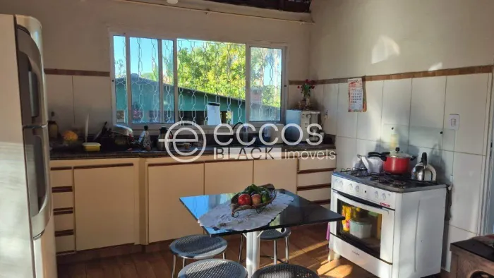 Chácara à venda, 2 quartos, 1 vaga, Zona Rural - Uberlândia/MG