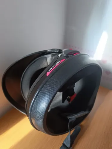 Vendo ou troco capacete troco por capacete aberto em ótimas condições,o meu está semi novo