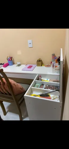 Escrivaninha/ penteadeira