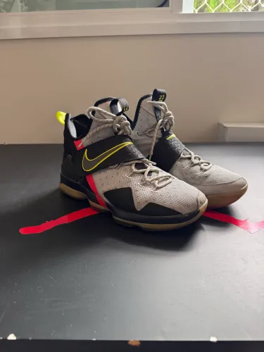Tenis Nike LeBron 14 Out of Nowhere
