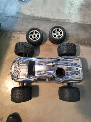 Automodelo Traxxas Revo 3.3 Convertida Para Elétrico