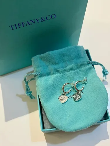 Brinco mini coração tiffany 