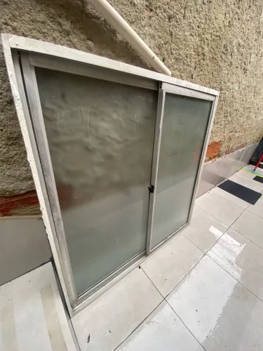 Vendo janela de alumínio