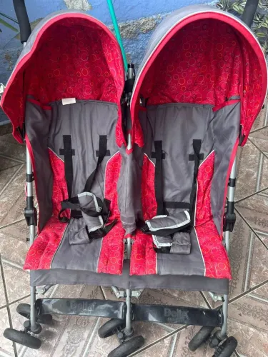 Carrinho de Bebê para Gêmeos Delta Children - Conservado e Pronto para Uso