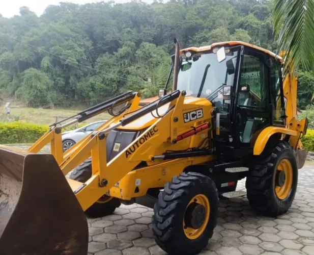Retroescavadeira JCB 3CX 20/20 - Parcele 