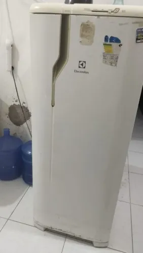 Vendo Geladeira Eletrolux Re31