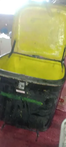 Vendo baú de moto com suporte