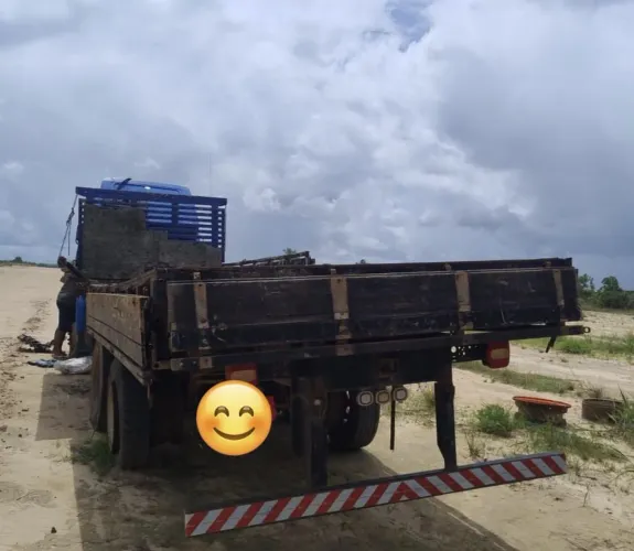 Vende se carroceria de madeira 7 metros de comprimento para caminhão trucado!