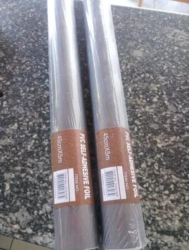 adesivos de geladeira,fogão, e armário cinza são 10 metros tive interesse cama no PV 40$