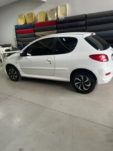 Peugeot 207 XR 1.4 Flex 8V 3P 2012