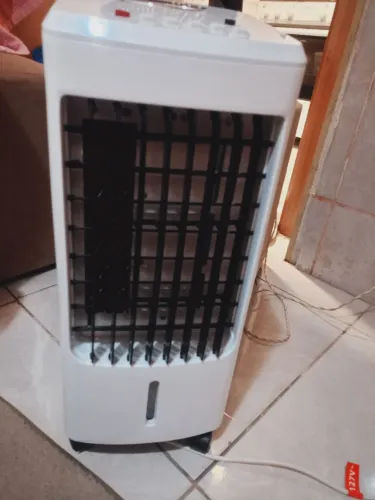 Vendo climatizador de ar usado pouco está em excelente estado.