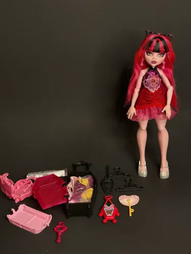 MONSTER HIGH G3 SKULLTIMATE SECRETS GORE-GEOUS OASIS DRACULAURA