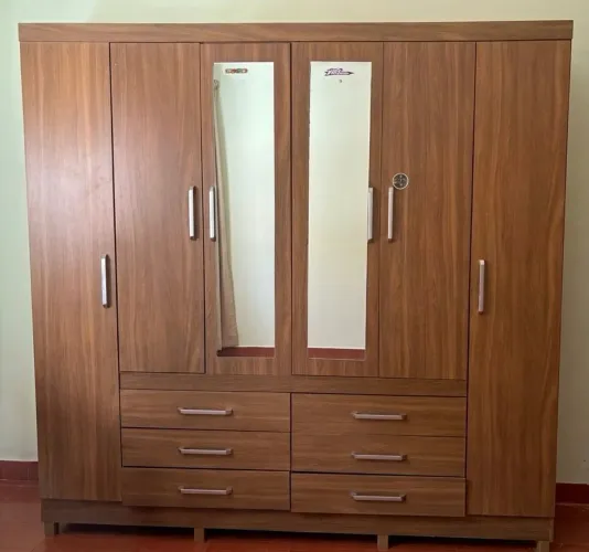 Guarda roupa 6 gavetas, 6 portas e 2 espelhos