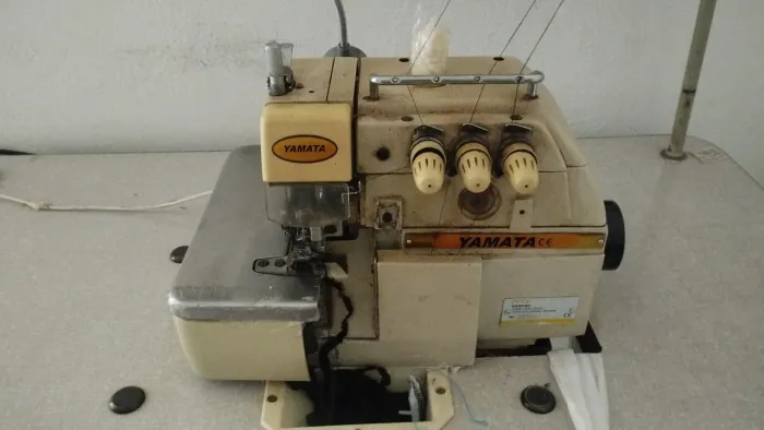 Máquina de costura Overlock