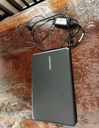 Notebook Samsung Essentials E20