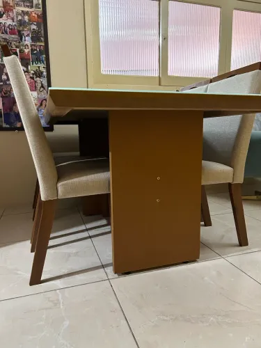 Mesa com cadeiras