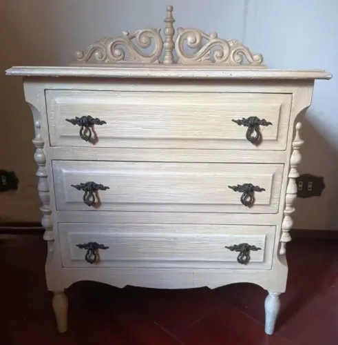 Par Criados-Mudo Coloniais Laqueados - Puxadores Barrocos e Ornamentos Exclusivos !