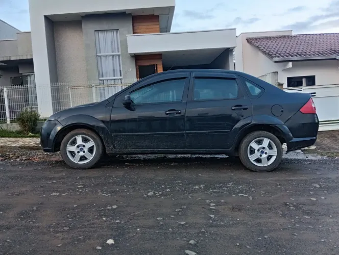 Ford Fiesta Sedan 1.0 8V Flex 4P 2008
