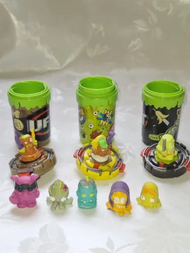 KIT DE BRINQUEDOS UFT TRASHIES GIRO MANIA  COM 3 LATÕES LIXO GIRADORES SEMINOVOS 