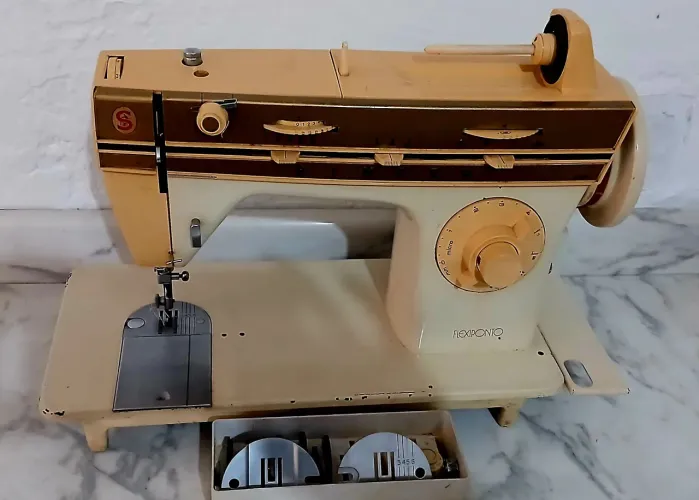 Maquina de Costura Singer