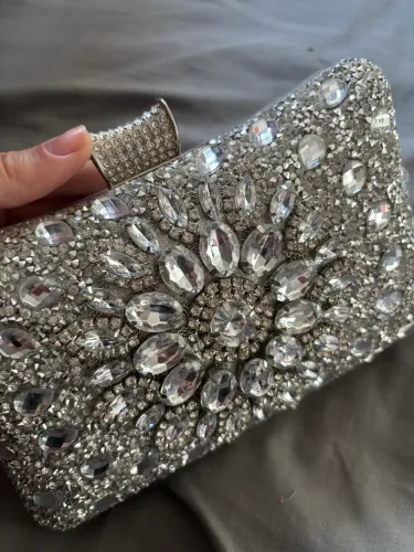 Bolsa de mão de pedraria