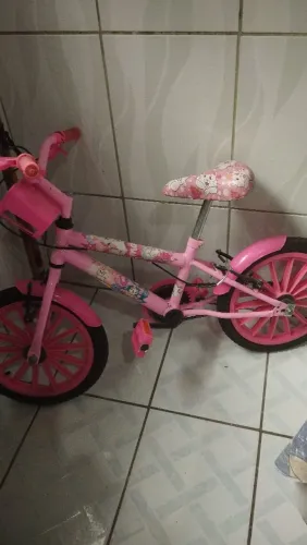 Vendo bicicleta de criança em bom estado.