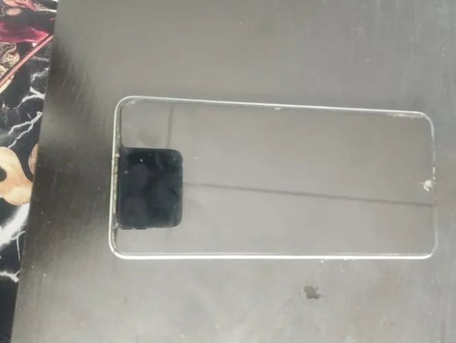Note 13c zero só a película trincada