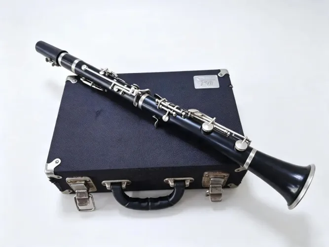 Clarinete Weril Dó 13 Chaves prateadas regulada estojo original sapatilhas boas