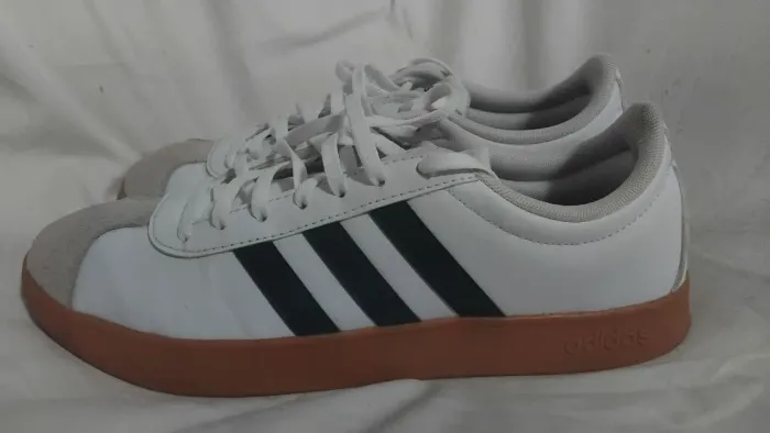 Tênis Adidas Original Tamanho 41, Serve 40, Novo, Usei 3 Vezes, Paguei 350,00.