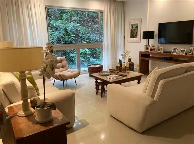 Apartamento Exclusivo na Lagoa: Vista para o Verde, Luxo e Tranquilidade!